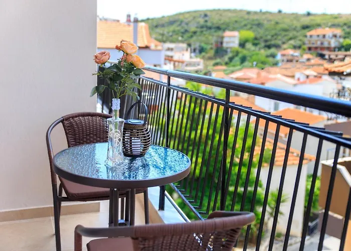 Theodore * Skála Marión